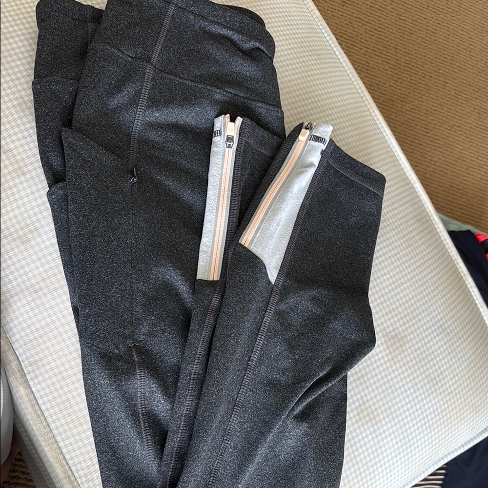 Black Leggings with Zipper Detail
